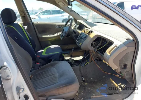 1998 Honda Accord Lx из США, поврежденный, VIN 1HGCG5643WA186587